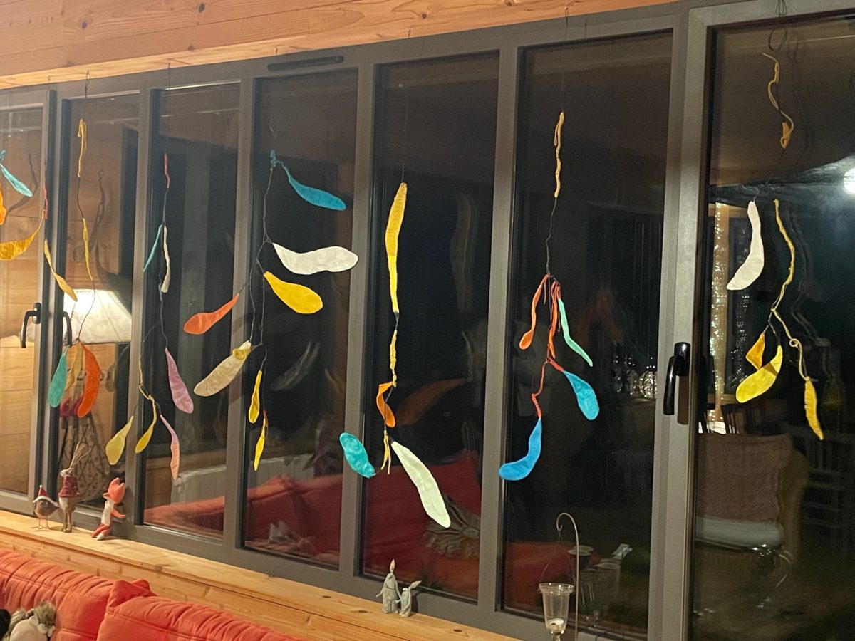 Installation in-situ "Les murmurations" à la nuit tombée - Réalisations sur Commande