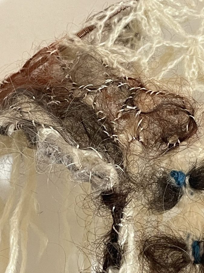 Détail cheveux cousus sur écharpe de ma grand mère - Installation Textile & Capillaire « Lignes de Femmes »