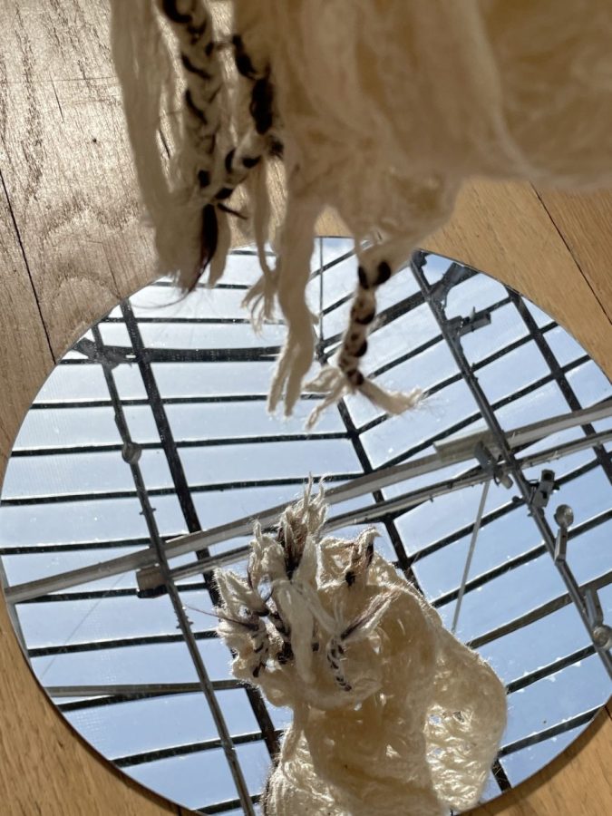 Reflet de l'Orangerie - Installation Textile & Capillaire « Lignes de Femmes »